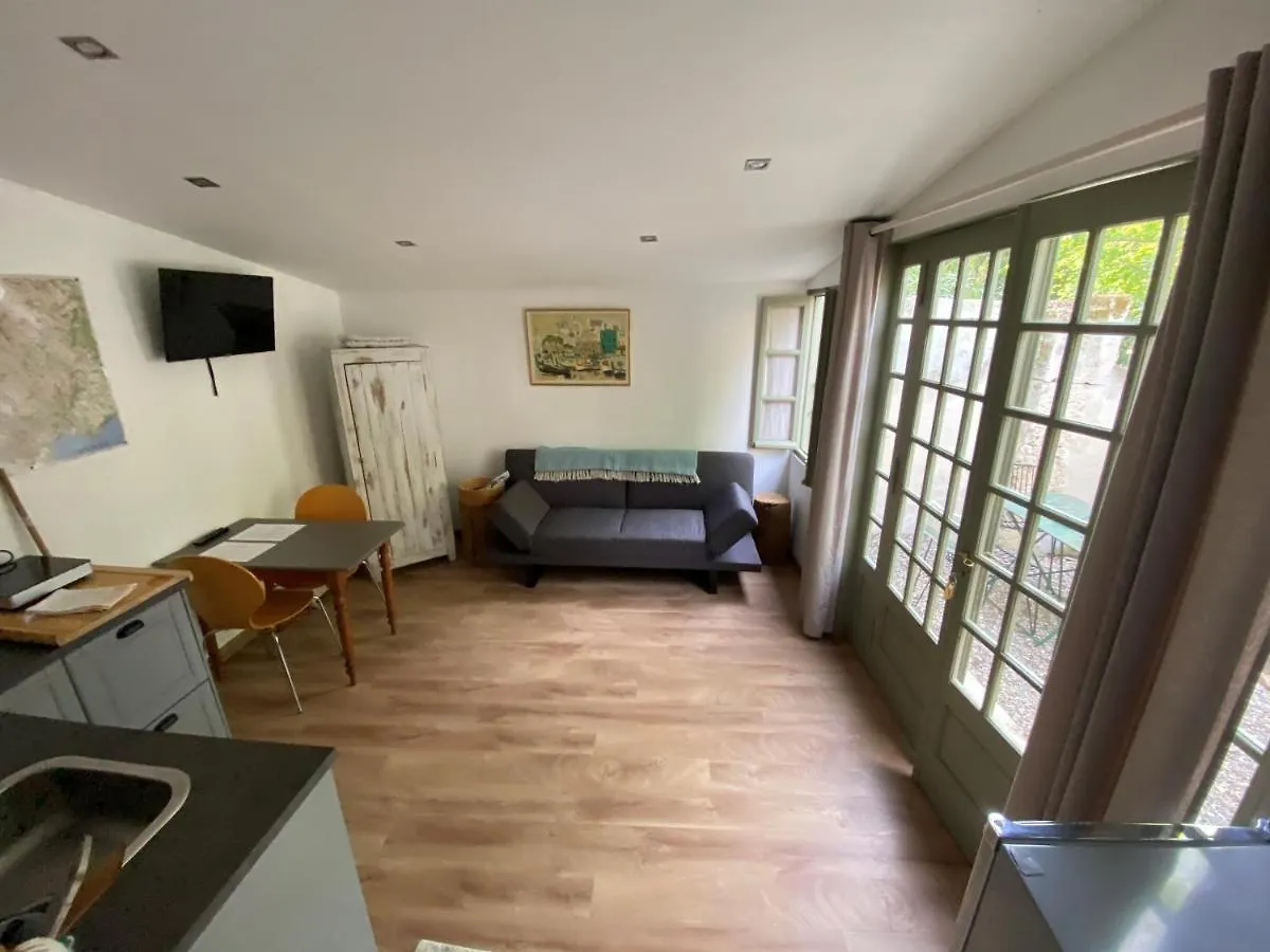 Le Domaine Saint Jean Bed and Breakfast 0*, Saint-Saturnin-d'Apt