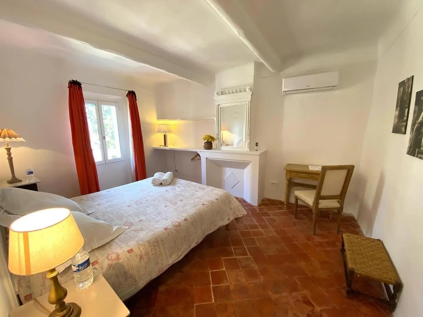Le Domaine Saint Jean Bed and Breakfast